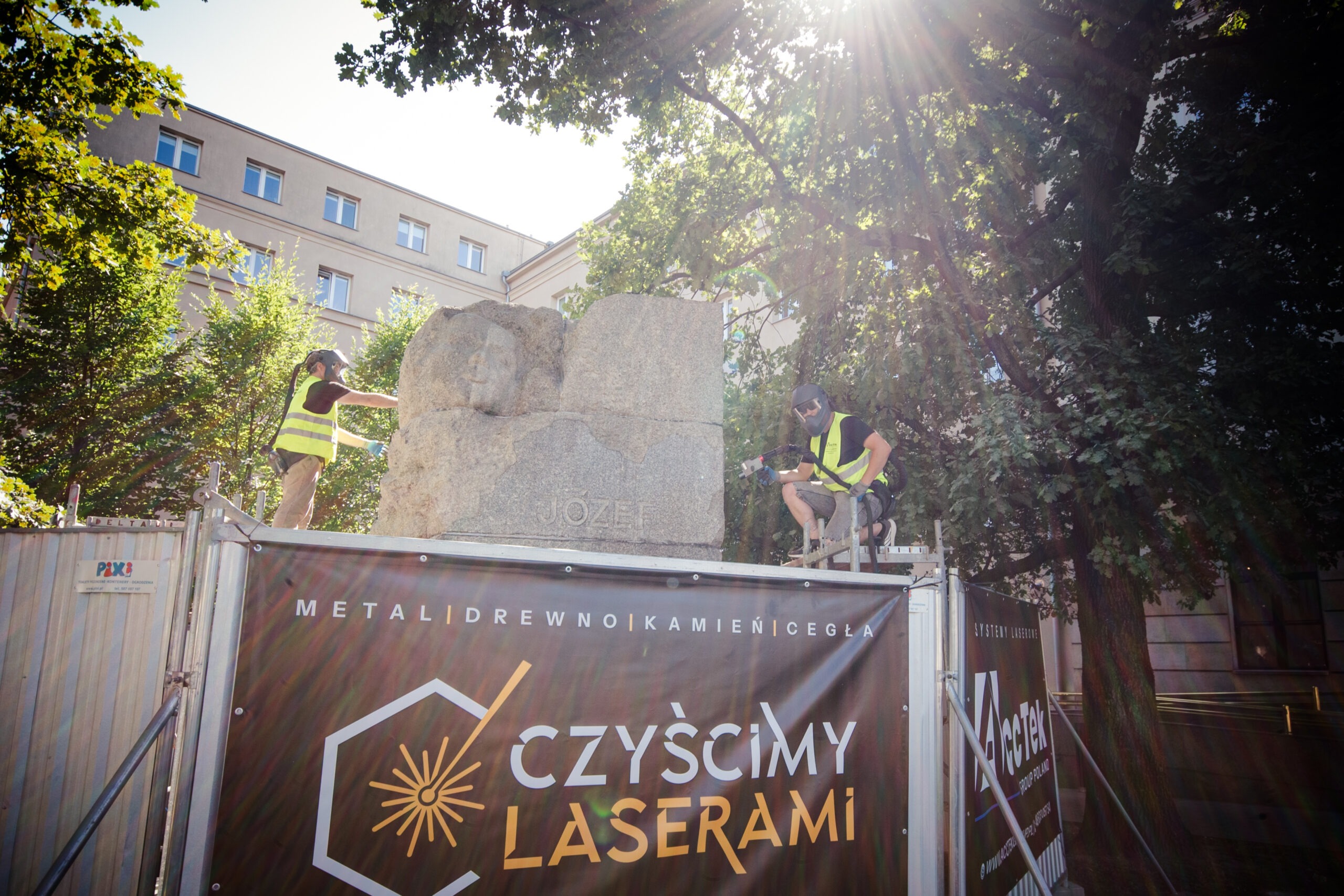 Laserowe czyszczenie pomnika Józefa Czechowicza w Lublinie