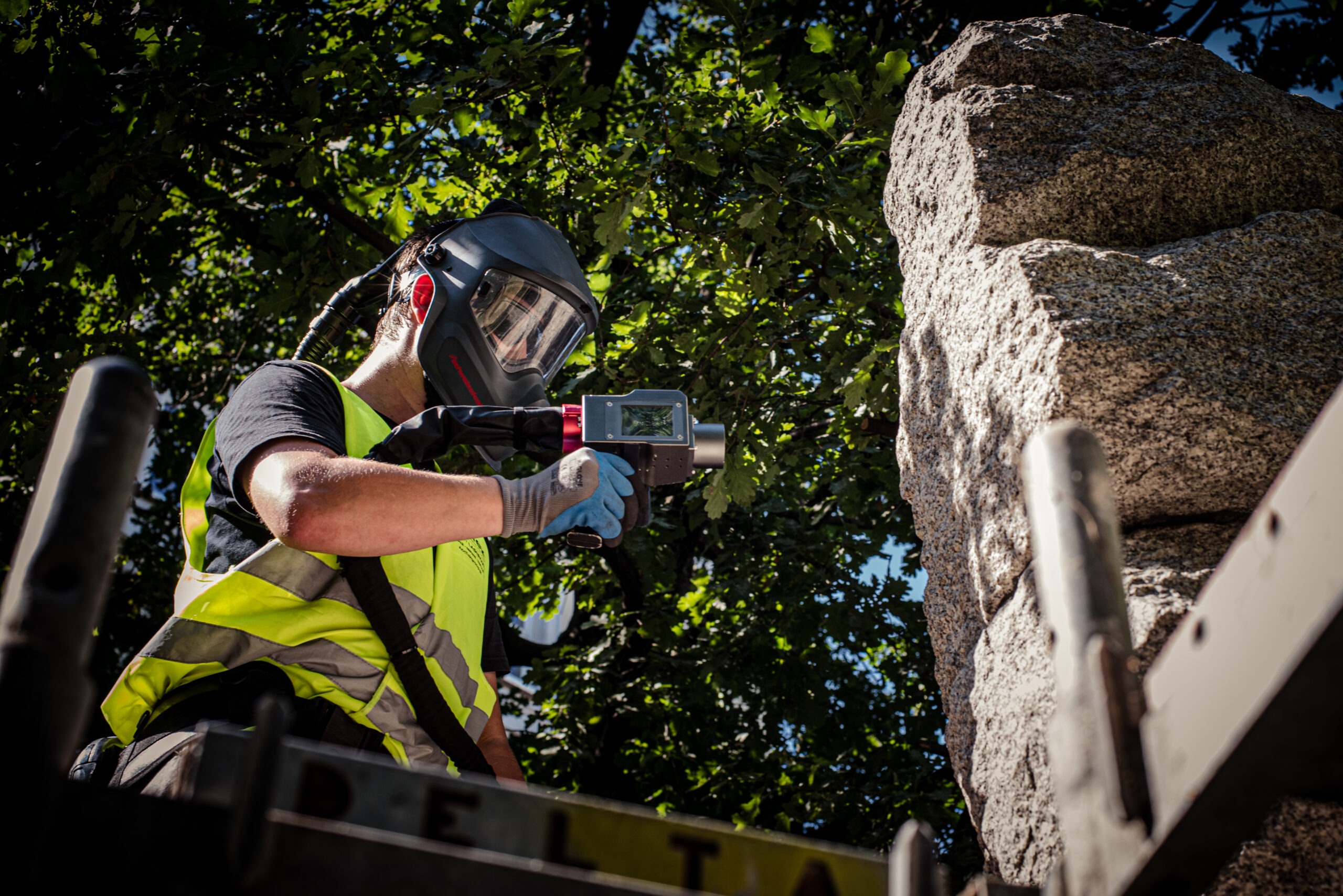 Precyzyjna ablacja laserowa na pomniku Czechowicza w Lublinie