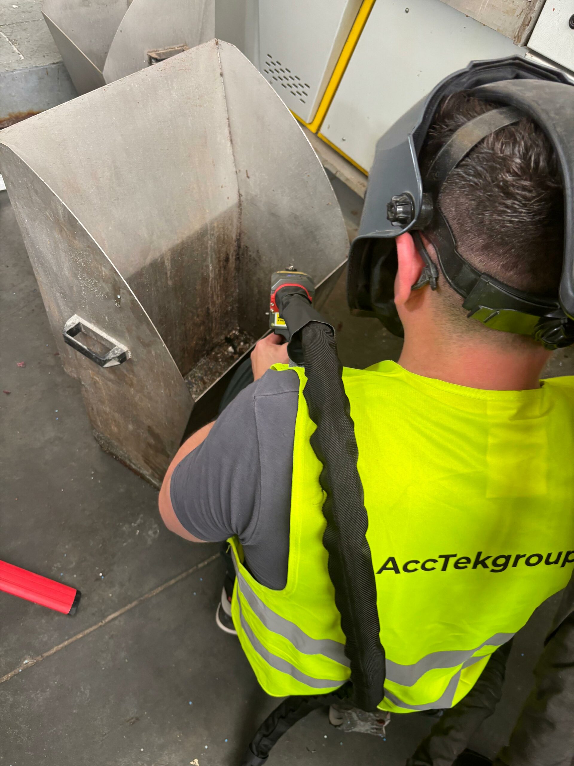 Usuwanie zanieczyszczeń z powierzchni laserem