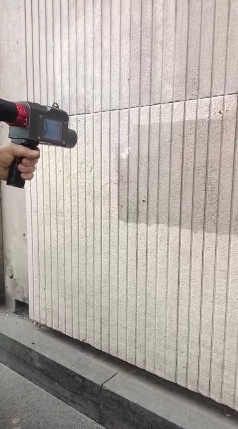 Laserowe czyszczenie elewacji z osadów, sadzy i nalotów miejskich